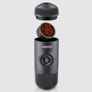 Billede af Wacaco Nanopresso rejse espressomaskine i koksgrå med sort nonwoven pose